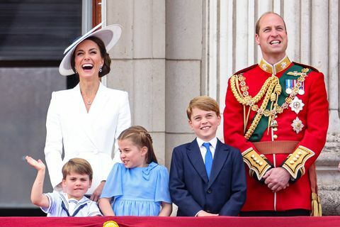 królowa elżbieta ii platynowy jubileusz 2022 rodzina cambridge trooping the color