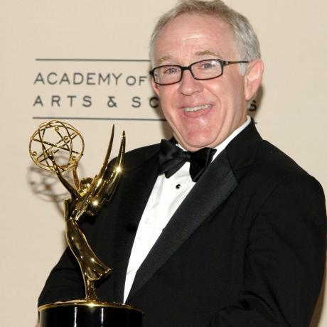 Leslie Jordan w 2006 roku, po zdobyciu nagrody Emmy dla wybitnego gościnnego aktora w serialu komediowym