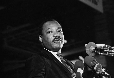 oryginalny podpis 431968 Memphis, tn jedno z ostatnich zdjęć dr Martina Luthera Kinga, jr przemawiającego na masowym wiecu 3 kwietnia w Memphis, kiedy powiedział, że to zrobi nie powstrzymać planów masowej demonstracji zaplanowanej na 8 kwietnia, pomimo federalnego nakazu, zdobywca pokojowej nagrody nobla został powalony kulą snajperską, kwiecień 4