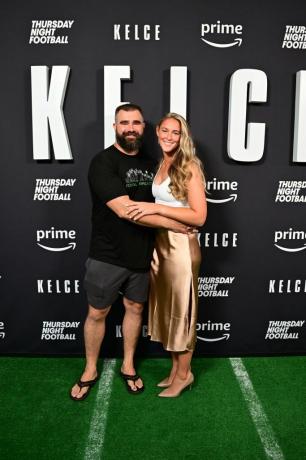 Filadelfia, Pensylwania wrzesień 08 l r Jason Kelce i Kylie Kelce biorą udział w czwartkowym wieczorze Football prezentuje światowa premiera „Kelce” 8 września 2023 r. w Filadelfii w Pensylwanii. Zdjęcie: Lisa Lakegetty, zdjęcia dla najlepszych wideo