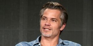 Timothy Olyphant przemawia na scenie podczas „usprawiedliwionego” panelu, telewizyjnej trasy prasowej stowarzyszenia krytyków telewizyjnych, styczeń 2015 w Pasadenie