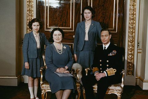Księżniczka Elżbieta, Królowa Elżbieta (później Królowa Matka), Księżniczka Małgorzata i Król Jerzy VI, maj 1942 r