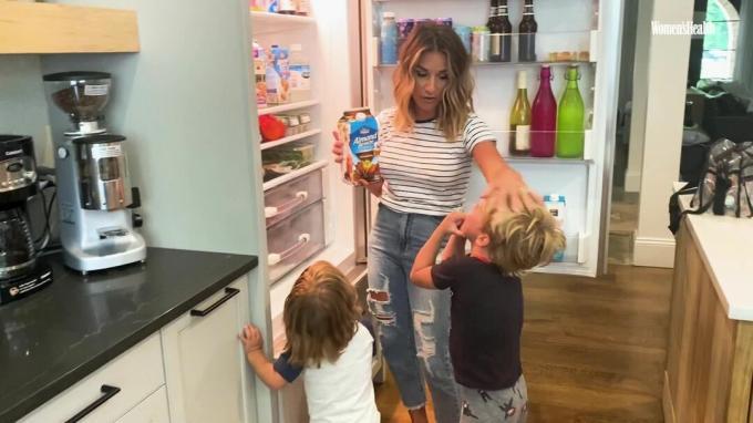 zapowiedź Jessie James Decker dzieli się swoją śmietanką do kawy, którą musi mieć w najnowszym odcinku „Fridge Tours”