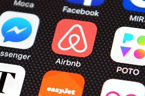 Aplikacja Airbnb na telefon komórkowy