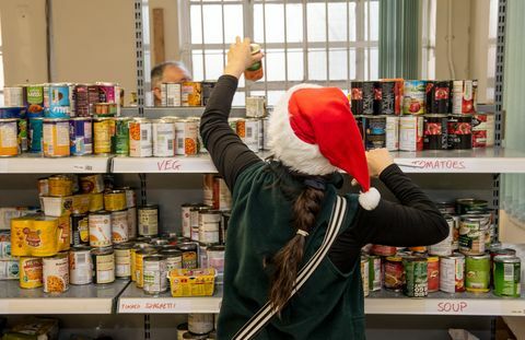 Bank Żywności Trussell Trust w Liverpoolu dystrybuuje świąteczne hampery