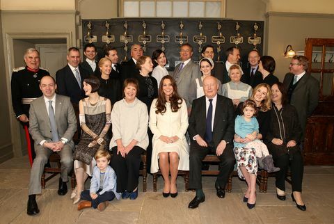 Księżna Cambridge odwiedza zestaw opactwa Downton w Ealing Studios