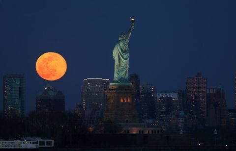 Super Worm Moon powstaje w Nowym Jorku