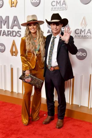 Lainey Wilson i Brian Wilson biorą udział w 56. dorocznej ceremonii rozdania nagród cma w Bridgestone Arena 9 listopada 2022 r. w Nashville, Tennessee, fot. jason daviswireimage