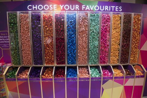 John Lewis Christmas Shop 2018 - stacja personalizacyjna Quality Street pick n mix