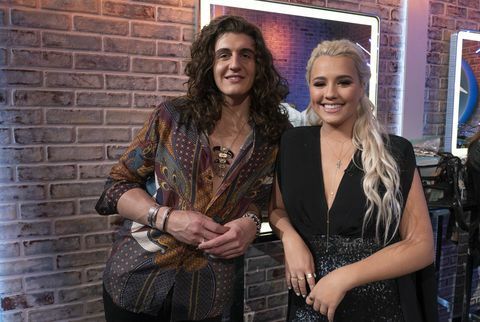 American Idol 118 finałów występu w części pierwszej z finału dwóch nocy sezonu, 3 najlepszych finalistów odwiedza swoje rodzinne miasta, aby świętować swój czas w serialu powracają na scenę idolów, aby uzyskać ostatnią szansę na wygranie głosowania w Ameryce, ponieważ poszukiwania kolejnej supergwiazdy w Ameryce trwają nadal w swoim nowym domu w sieci ameryk, Disney ogólne treści rozrywkowe za pośrednictwem sieci telewizyjnej getty images, niedziela, 20 maja, godz. 1001 edt eric mccandlessdisney ogólne treści rozrywkowe za pośrednictwem getty zdjęcia. cade foehner, gabby barrett