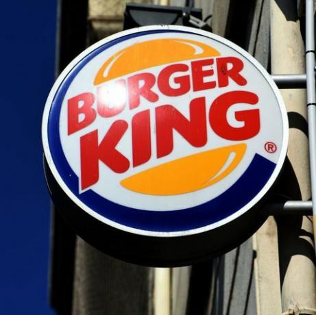 Marsylia, francja 20200718 logo burger king widoczne w oddziale restauracji w Marsylii zdjęcie: gerard bottinosopa zdjęcia lightrocket via getty images