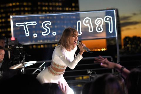 new york, ny 27 października Taylor Swift występuje podczas tajnej sesji w 1989 roku z iheartradio 27 października 2014 roku w Nowym Jorku zdjęcie: kevin mazurtasgetty zdjęcia dla tas