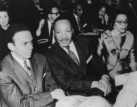31 maja 1967 amerykański przywódca praw obywatelskich dr martin luter king 1929 1968 podczas zgromadzenia pokoju na ziemi w genewie zdjęcie: central pressgetty images