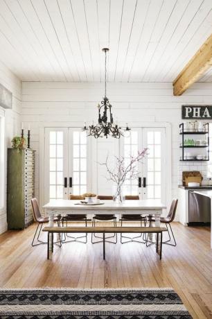 joanna gaines farmhouse