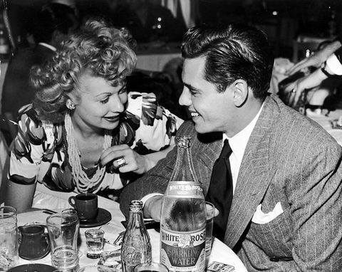 Lucy i Desi Arnaz w klubie nocnym Mocambo w West Hollywood, lipiec 1942 r.