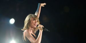 Taylor śpiewa drugą piosenkę pochodzącą z kraju Songberks, a gwiazda muzyki Taylor Swift występuje w Lincoln Financial Field, filadelfia zdjęcie: jeremy drey 6132015 zdjęcie: jeremy dreymedianews groupreading eagle przez getty obrazy