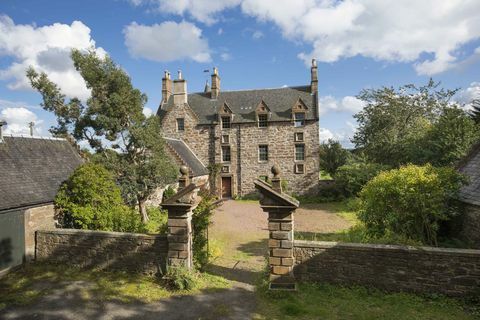 Zamek Illieston - Broxburn - Szkocja - na zewnątrz - schody - Savills