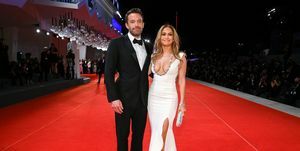 wenecja, włochy, 10 września ben affleck i jennifer lopez na czerwonym dywanie filmu ostatni pojedynek podczas 78. międzynarodowy festiwal filmowy w wenecji 10 września 2021 r. w wenecji, włochy, fot. pascal le segretaingetty obrazy