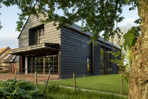 Ta odnowiona stodoła łączy w sobie zachowanie historyczne i zrównoważony design